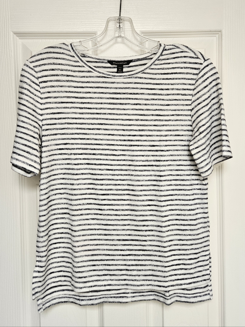 Banana Republic Women's Luxespun Boyfriend T-Shirt Side Slits Size XS Striped